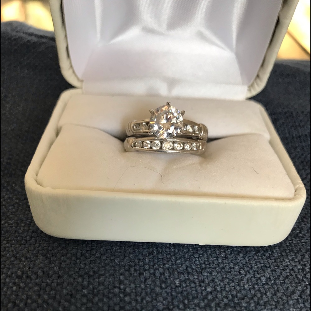 plated cz wedding set. (box not included)